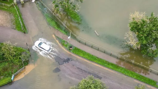 英国天气:56个地区发布了严重洪水预警，今天全国降雨量将达到80毫米